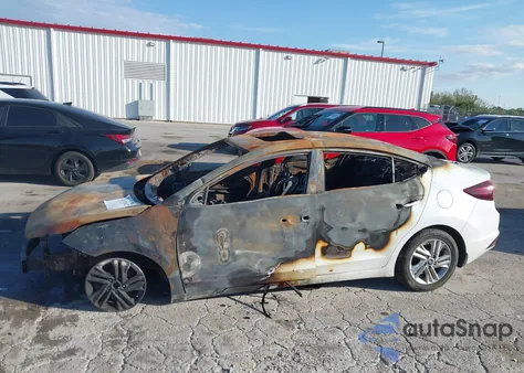 2020 Hyundai Elantra Value Edition z USA, uszkodzony, nr VIN 5NPD84LF8LH549230